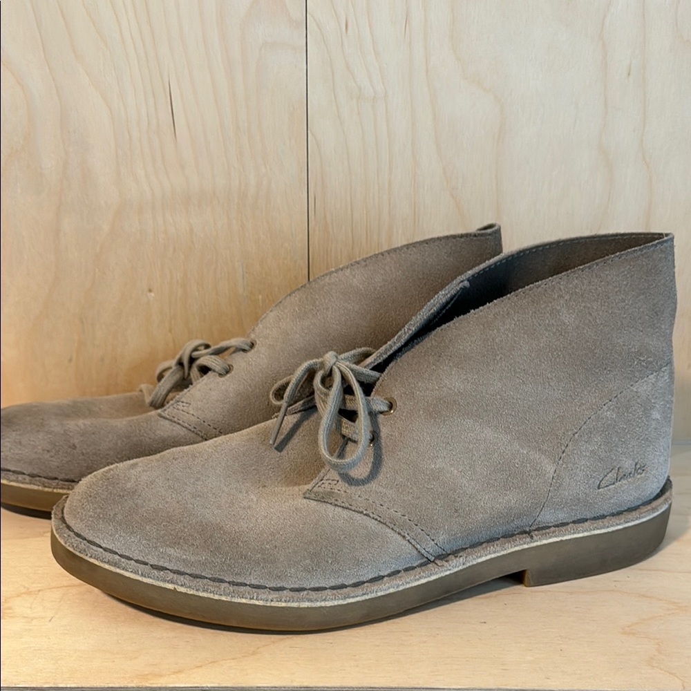 Clarks Suede Desert Boots in Gray - size 8.5